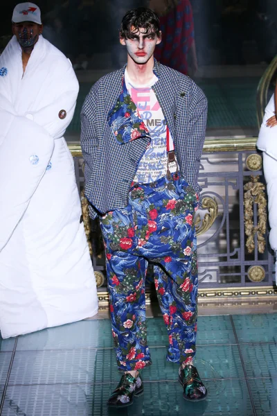 Look 17